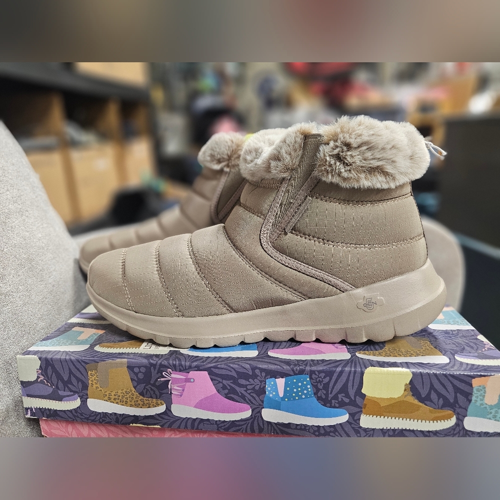 Skechers Tan Winter Boots with Faux Fur